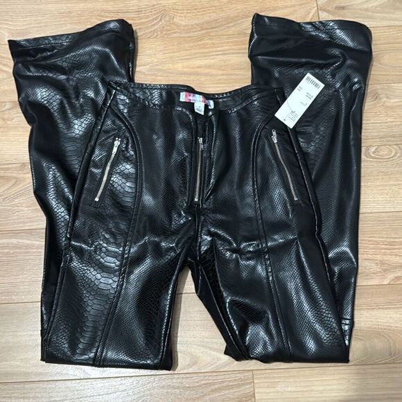 Urban Outfitters Pants - NWT Urban Outfitters Alexa Faux Leather Moto Pant size 0